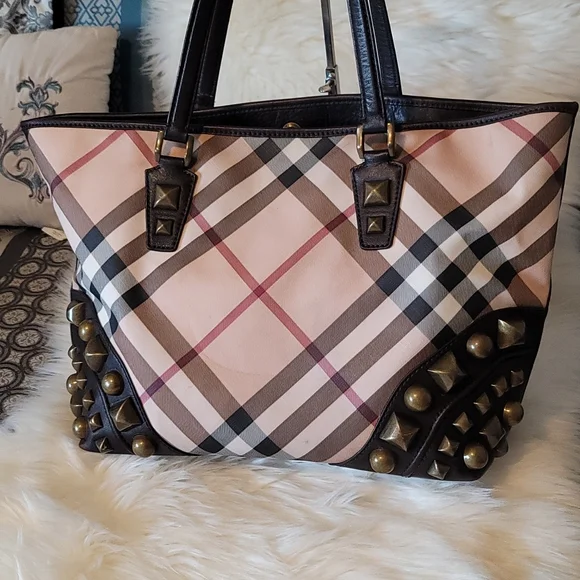 🥰⚘️BEAUTIFUL STUDDED BURBERRY NIKKI NOVA CHECK TOTE⚘️🥰 - Picture 2 of 8